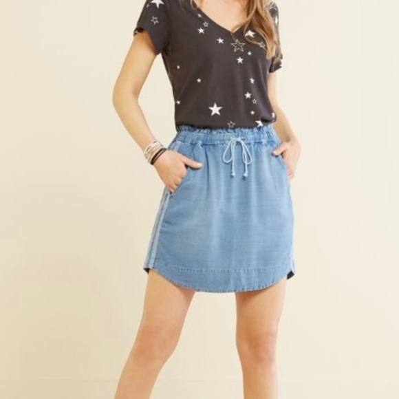 Chaser Star V-Neck Tee - Color Black and White Size Small - Picture 3 of 8